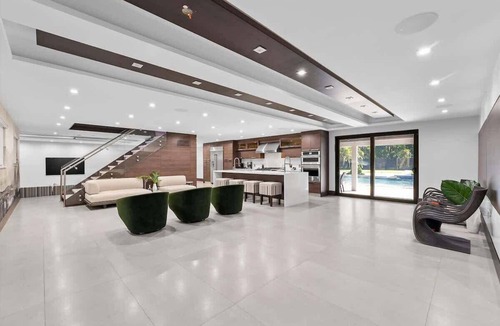 Golden Glades House | Luxury 6BR Estate w/Heated Pool & Huge Parking