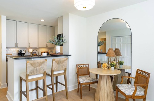 Eastport Condo | Luxury Annapolis condo, fully remodeled, rooftop pool & marina, free parking, 0.3 mi to downtown. Perfect for Navy games, Academy visits, or a waterfront getaway.