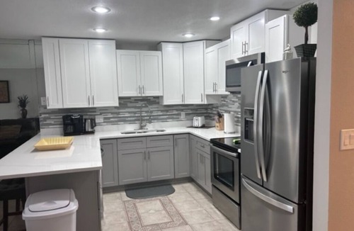 Highland Beach Villa | Luxury Apt Villa 2bed/2bath just 1 block from the beach with pool & jucuzi
