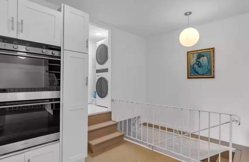 Weehawken Apartment | Luxury Apt W/NYC Skyline Views & Fast Transit!