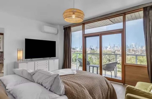 Weehawken Apartment | Luxury Apt W/NYC Skyline Views & Fast Transit!