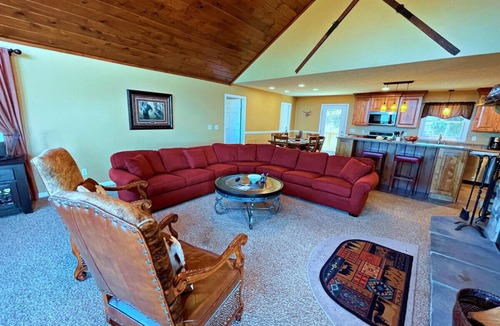 Edray Cabin | Luxury at Snowshoe | Jacuzzi Mountain Views + Arcade