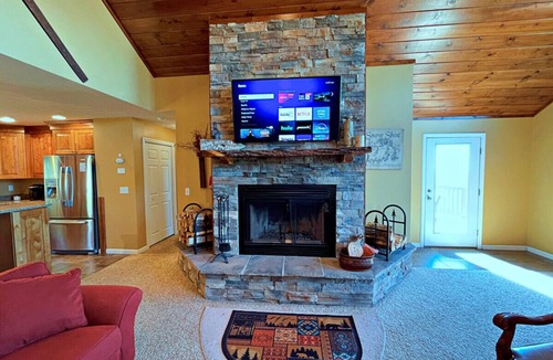 Edray Cabin | Luxury at Snowshoe | Jacuzzi Mountain Views + Arcade