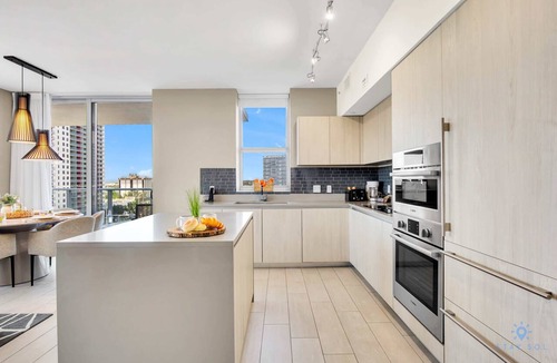 Hollywood South Central Beach Apartment | Luxury| Balcony Front Intercostal|Amazing Pools