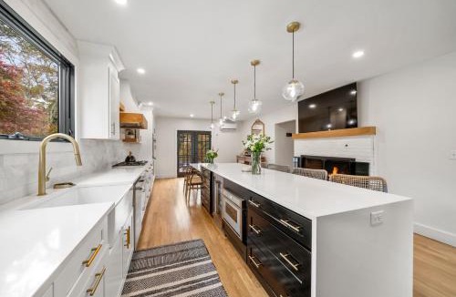 West Chatham House | Luxury Beach Barn with Pool, Hot Tub & Sauna