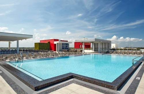 Hollywood Condo | Luxury beach Condo with ocean view right at Hollywood boardwalk