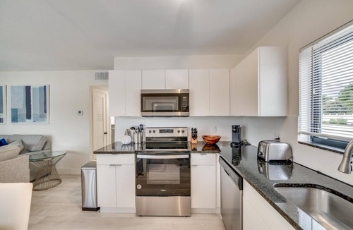 Imperial Point Apartment | Luxury beach resort for 6 ppl with pool