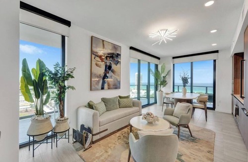 North Beach Condo | Luxury Beachside 4BR | Ocean Views, Pool & Gym