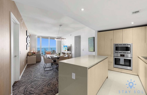 Hollywood South Central Beach Apartment | Luxury Beachside Condo | Balcony & Ocean Breezes