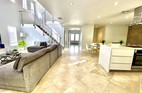 South Lake House | Luxury Beachwalk Villa