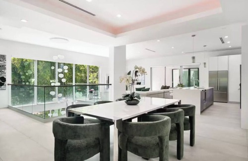 The Roads House | Luxury Brickell Home, Rooftop Pool, BBQ, City Lights