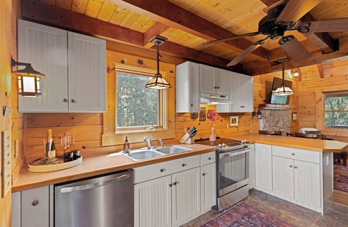 Roseland Cabin | Luxury Cabin on 6 Acres w/Mountain Views Near Nelson 151 & Wintergreen