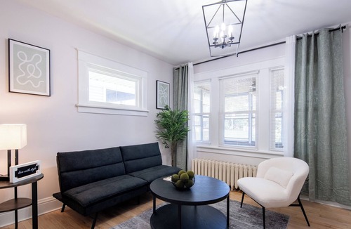 Albany Apartment | Luxury City-Center Home 2 in Heart of Albany
