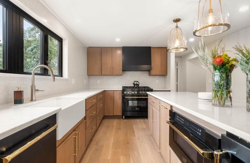 West Chatham House | Luxury Coastal Retreat Overlooking Buck's Creek and Nantucket Sound — Pool, Hot Tub, Outdoor Kitchen