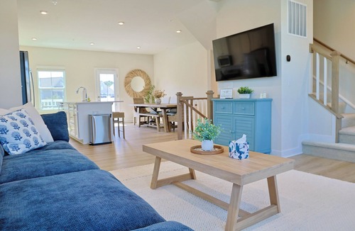Bayside House | Luxury Coastal Townhome Steps from Clubhouse/Pools