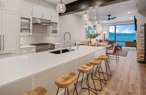 Sandpoint Condo | Luxury Condo w/Rooftop Pool, Hot Tub & Lake Views