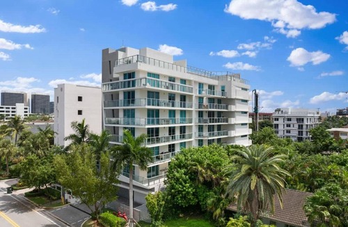 Bay Harbor Islands House | Luxury Condo with Rooftop Pool - 5-Min to Beach