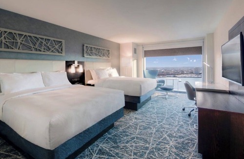 Norfolk Hotel | Luxury Elizabeth River View Room