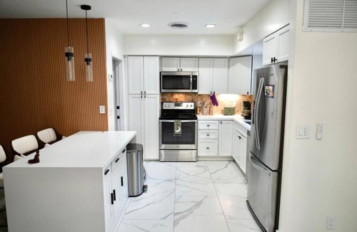 Hollywood Hills House | Luxury Escape w/Pool & Billiards Near Beach
