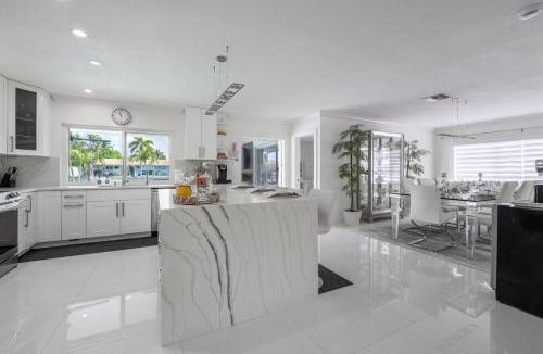 Coral Ridge Isles Villa | Luxury Fort Lauderdale Waterfront Home Heated Pool Game Room Park