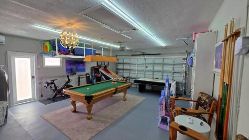 Coral Ridge Isles Villa | Luxury Fort Lauderdale Waterfront Home Heated Pool Game Room Park
