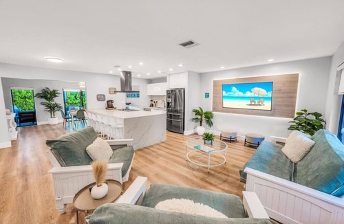 Plantation House | Luxury+ Fun | Heated POOL | Games | 15 min to FLL