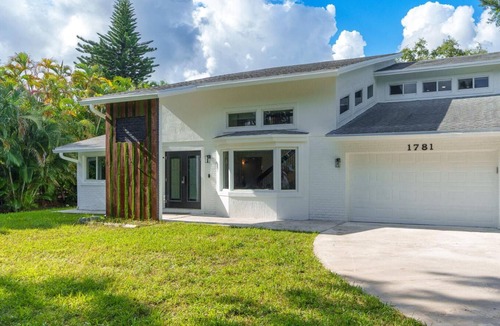 Edgewood Villa | Luxury Heated Huge Pool Gameroom Designer Villa