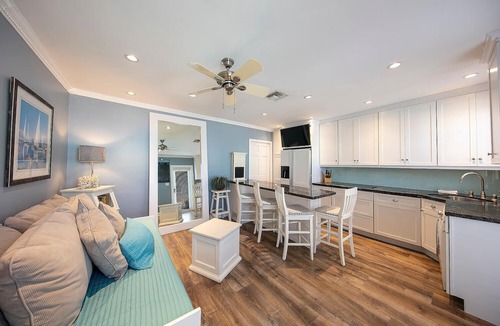 Hollywood Condo | Luxury Hollywood Beach Cottage, Modern Amenities steps from beach and boardwalk