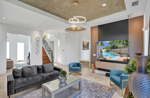 Deerfield Beach Villa | Luxury Home by Beach