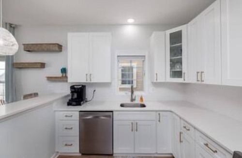 Wildwood Condo | Luxury King Suite condo, bay views, pool, close to the best restaurants in town