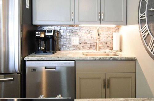 Northeast Virginia Beach Apartment | Luxury Living on the Oceanfront | Gorgeous Kitchen