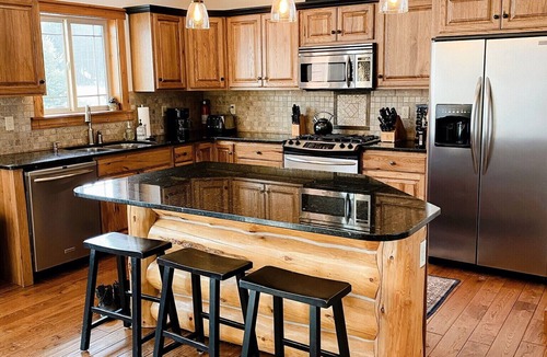Columbia Falls House | Luxury Lodge w/Grand Mountain Views;10-15 Miles to Whitefish & Glacier Nat Park