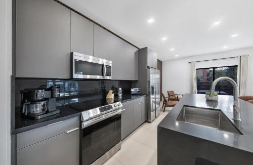Allapattah House | Luxury Miami Duplex - Sleeps 36 - 2 Hot Tubs