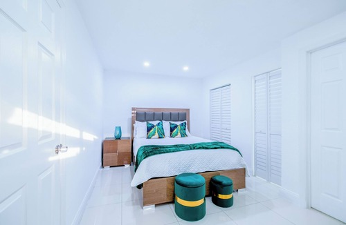Hialeah Bed & Breakfast | Luxury Modern Stay Hialeah Miami Area!