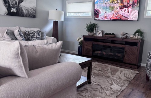 Canton House | Luxury North Canton Retreat, Sleeps 4, Jetted Soaking Tub