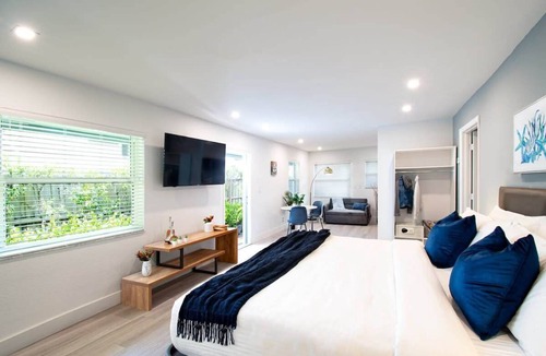 Poinciana Park Hotel | Luxury Oasis in Fort Lauderdale