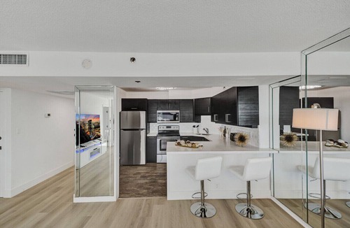 Mid Beach Apartment | Luxury Ocean View Condo/Beach Service/1521