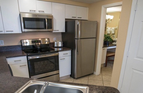 Weston Resort | Luxury One Bedroom and One Bathroom Unit with Full Amenities