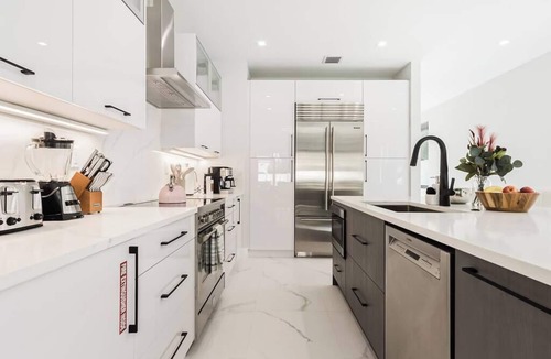 Colee Hammock House | Luxury Paradise Walk to Las Olas -5 Mins to Beach