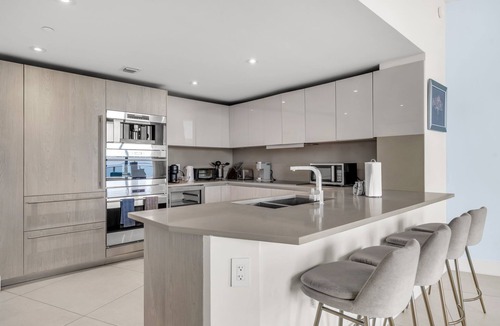 Hollywood South Central Beach Condo | Luxury Penthouse! 4 BDR with Resort Amenities