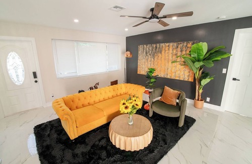 Sunset House | Luxury Pool Retreat Near Hard Rock Sleeps 10