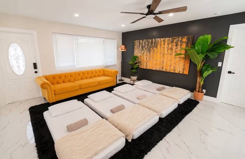 Sunset House | Luxury Pool Retreat Near Hard Rock Sleeps 10