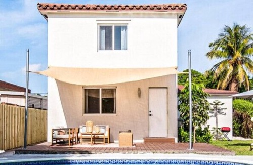 West Little Havana House | Luxury Redefined 6BR Poolside Villa with King bed
