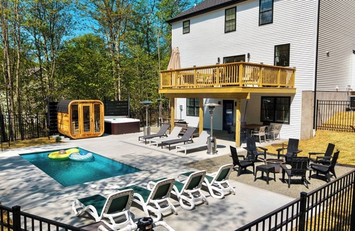 Gouldsboro House | Luxury Retreat with Heated pool, sauna and jacuzzi