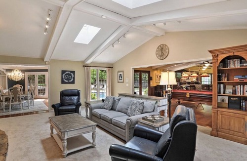 Dover House | Luxury Retreat in Dover with Pool and Pond