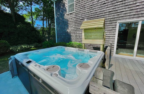 Cummaquid House | Luxury retreat, in-ground huge pool, 10-person hot tub, outdoor shower, fire pit