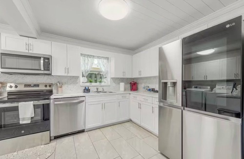 North Andrews Gardens House | Luxury Retreat Pool, Spa, Near Ocean