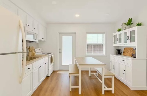 Lake Ridge House | Luxury Retreat near Beach + Olas! Turf, Patio & Grill