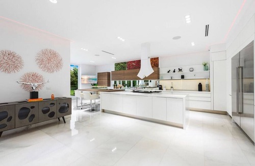 Pinecrest Villa | Luxury Retreat with Heated Pool, Jacuzzi & Gym