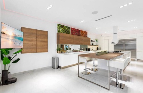 Pinecrest Villa | Luxury Retreat with Heated Pool, Jacuzzi & Gym